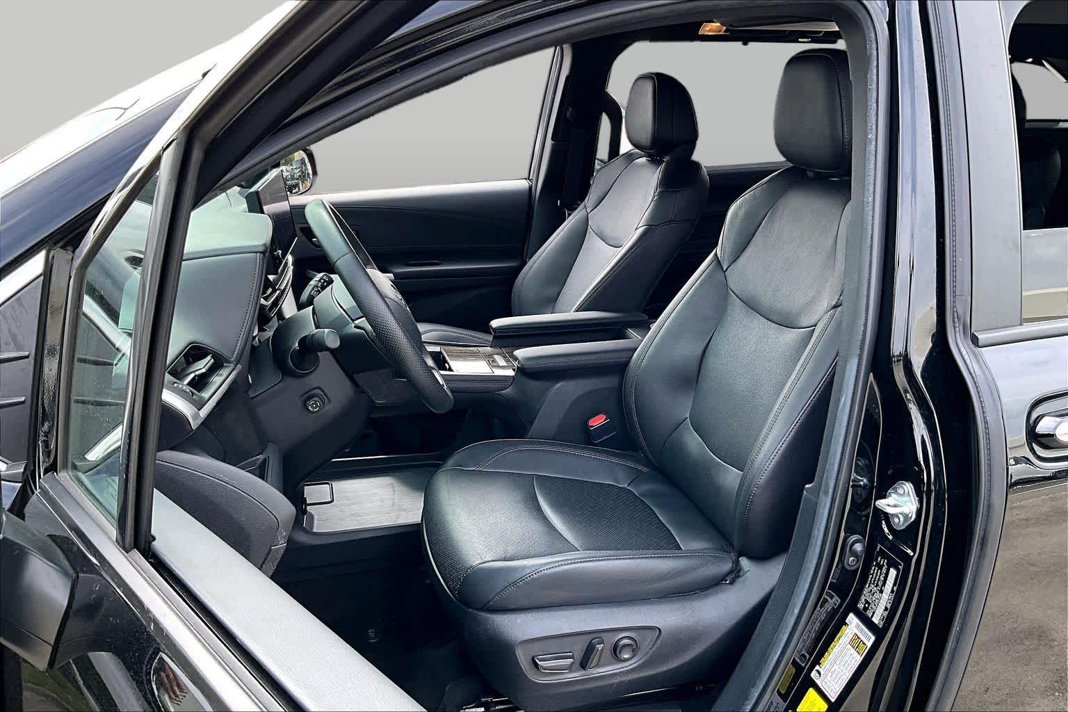 2025 Toyota Sienna photo 7 of 35