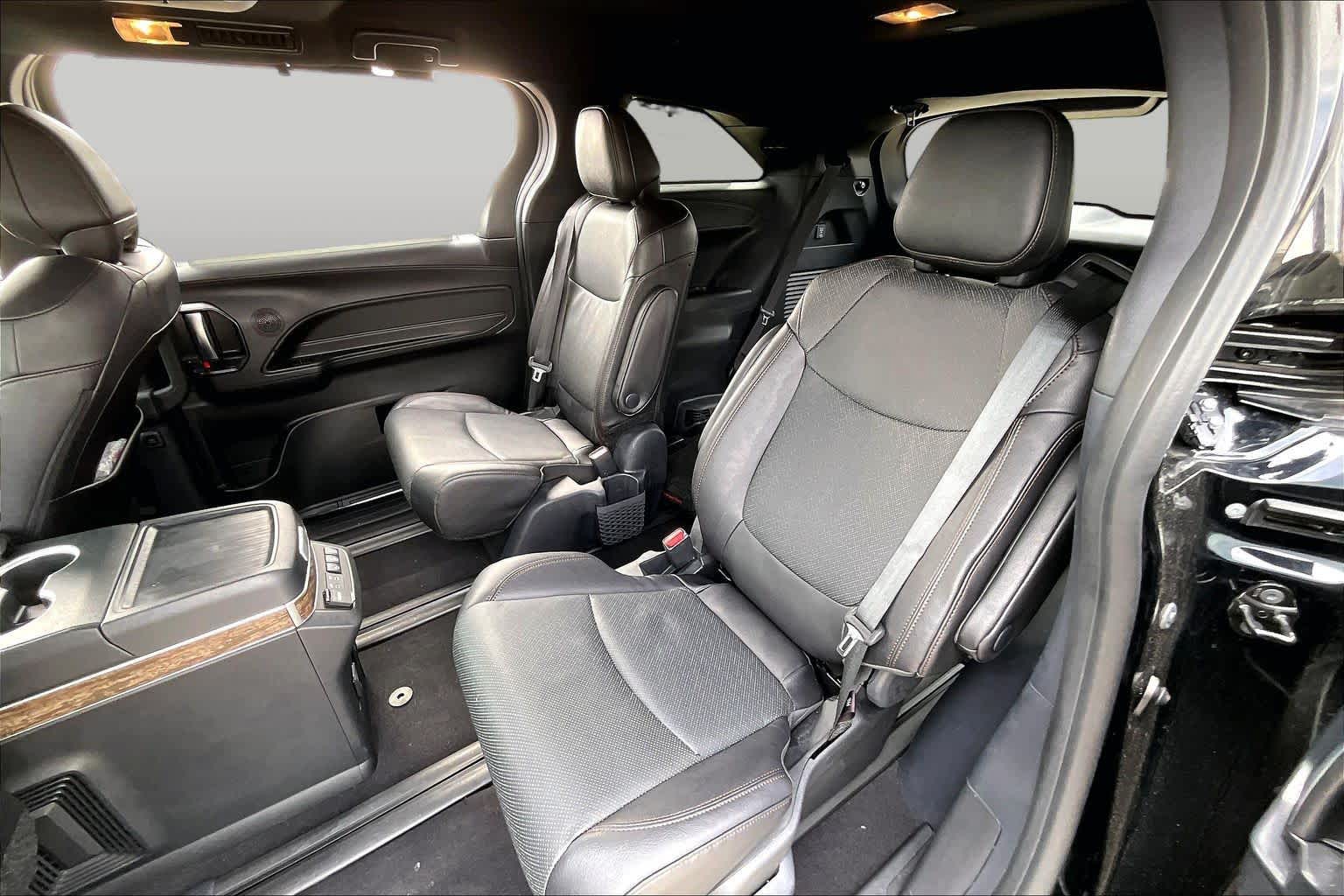 2025 Toyota Sienna photo 19 of 35