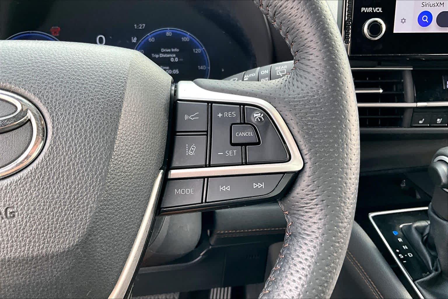 2025 Toyota Sienna photo 23 of 35