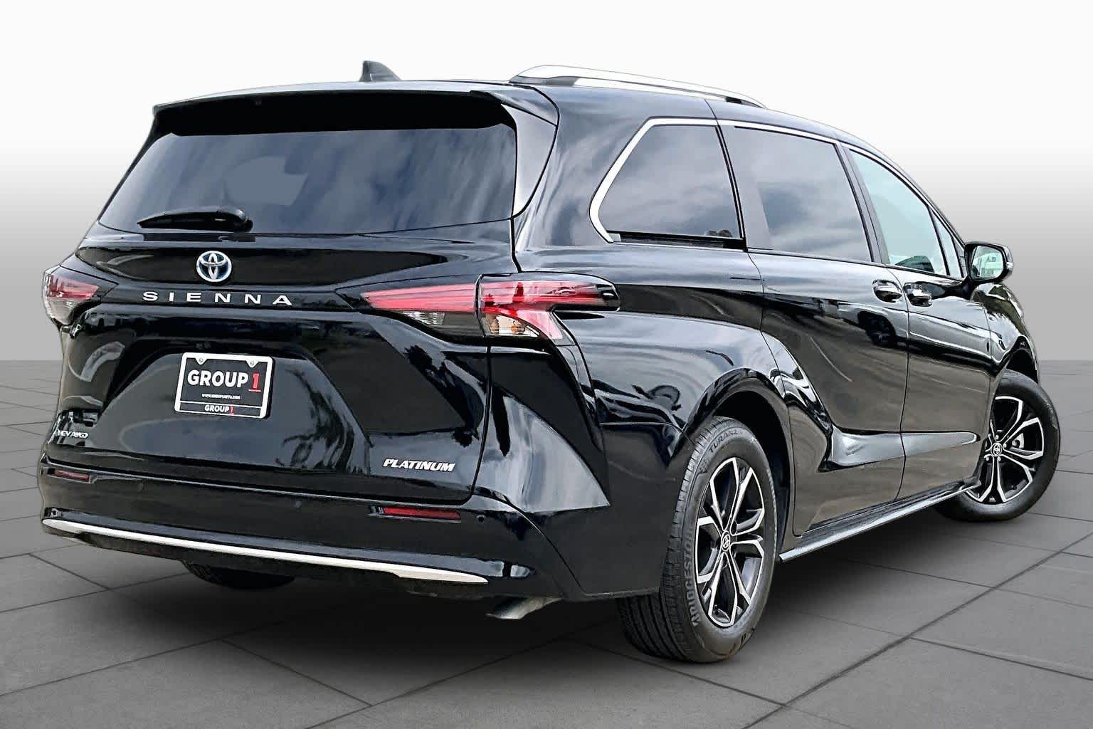2025 Toyota Sienna photo 12 of 35