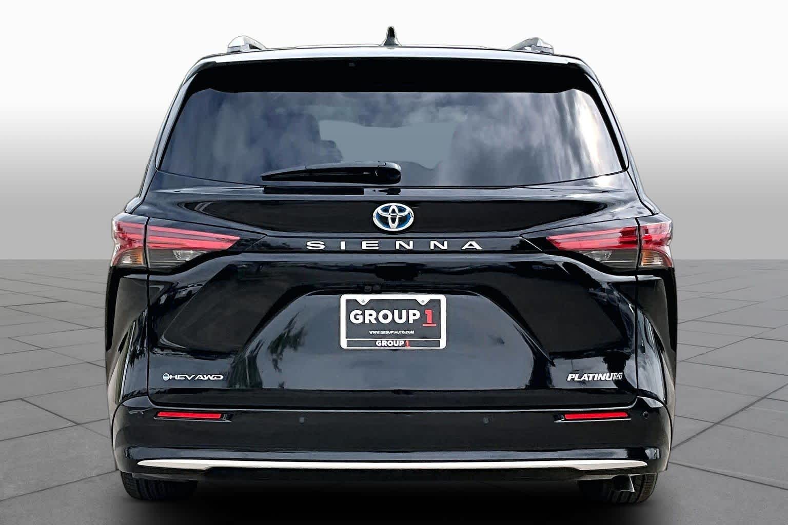 2025 Toyota Sienna photo 5 of 35