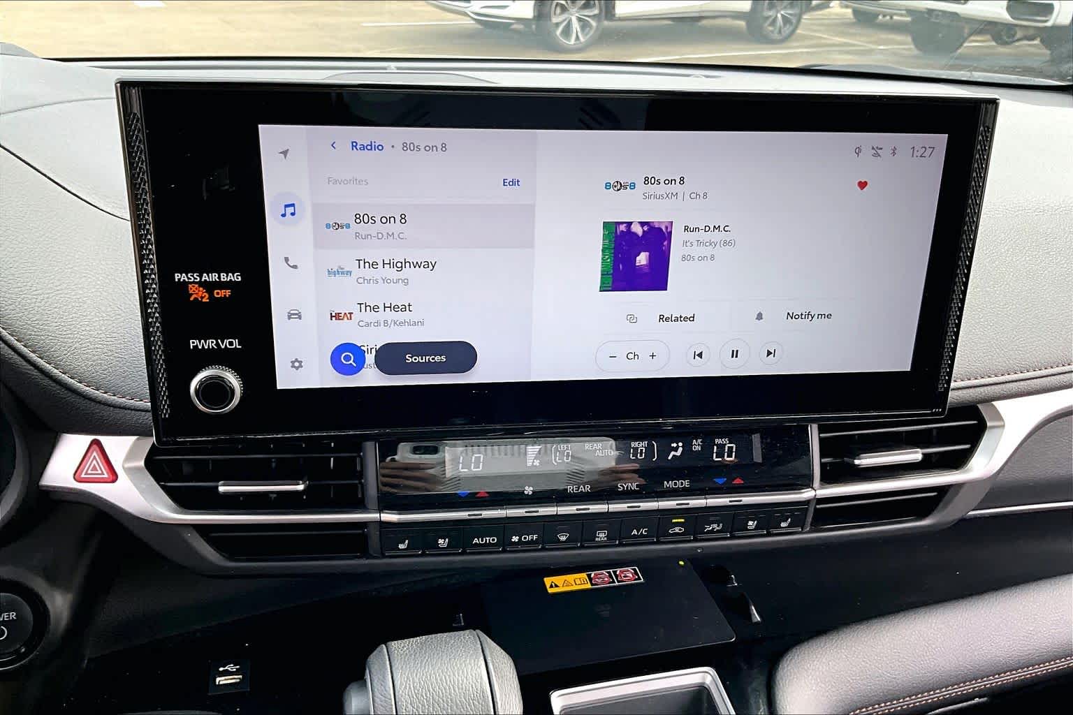 2025 Toyota Sienna photo 32 of 35