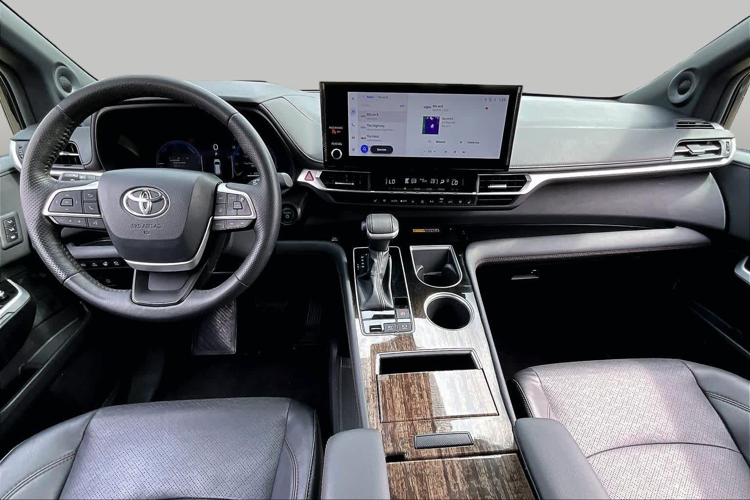 2025 Toyota Sienna photo 14 of 35