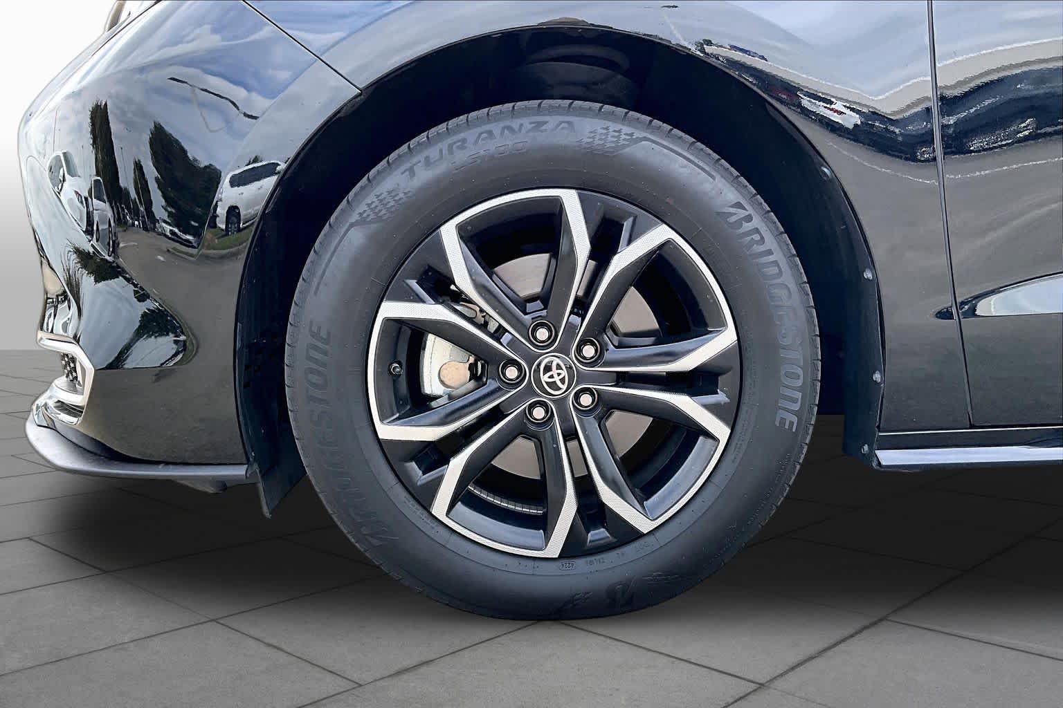 2025 Toyota Sienna photo 10 of 35