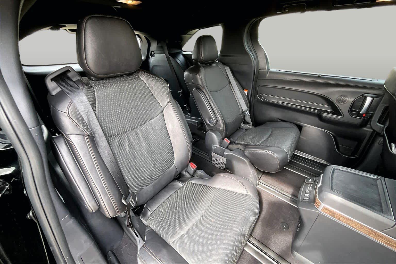 2025 Toyota Sienna photo 18 of 35