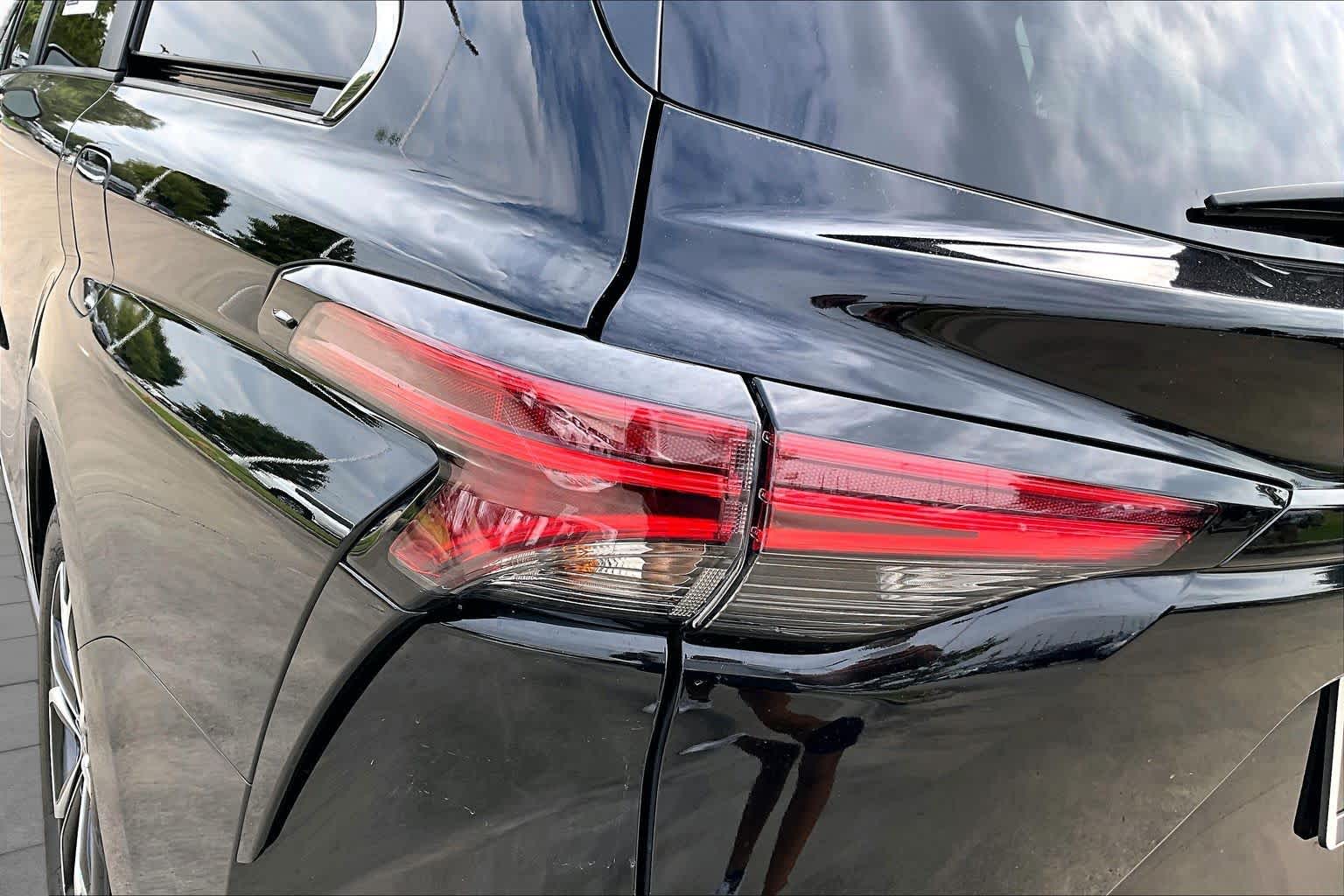 2025 Toyota Sienna photo 27 of 35