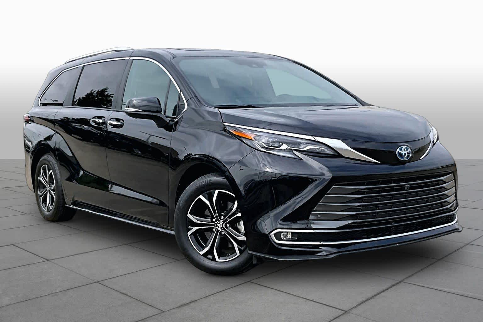 2025 Toyota Sienna photo 3 of 35