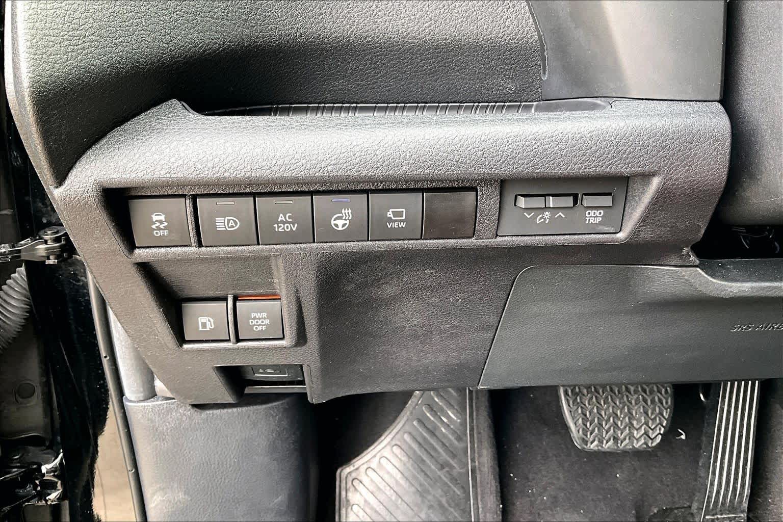 2025 Toyota Sienna photo 33 of 35