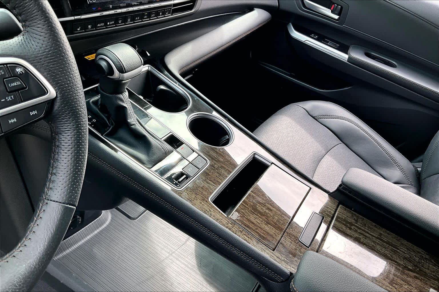 2025 Toyota Sienna photo 15 of 35