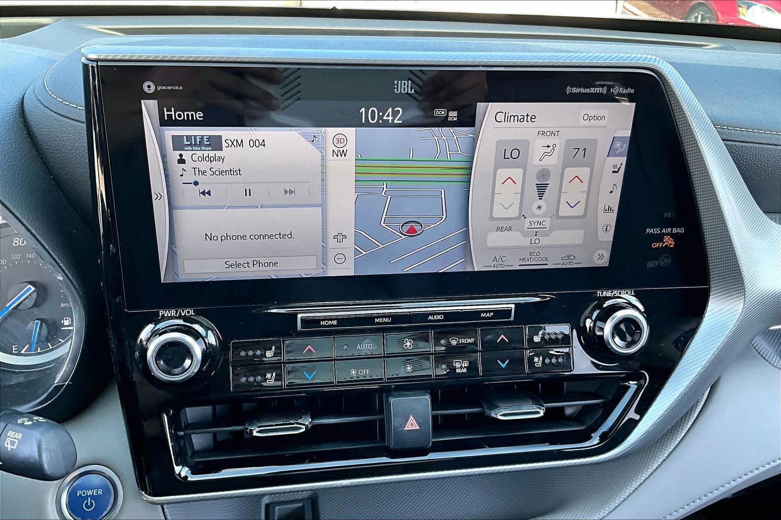 2021 Toyota Highlander photo 32 of 35