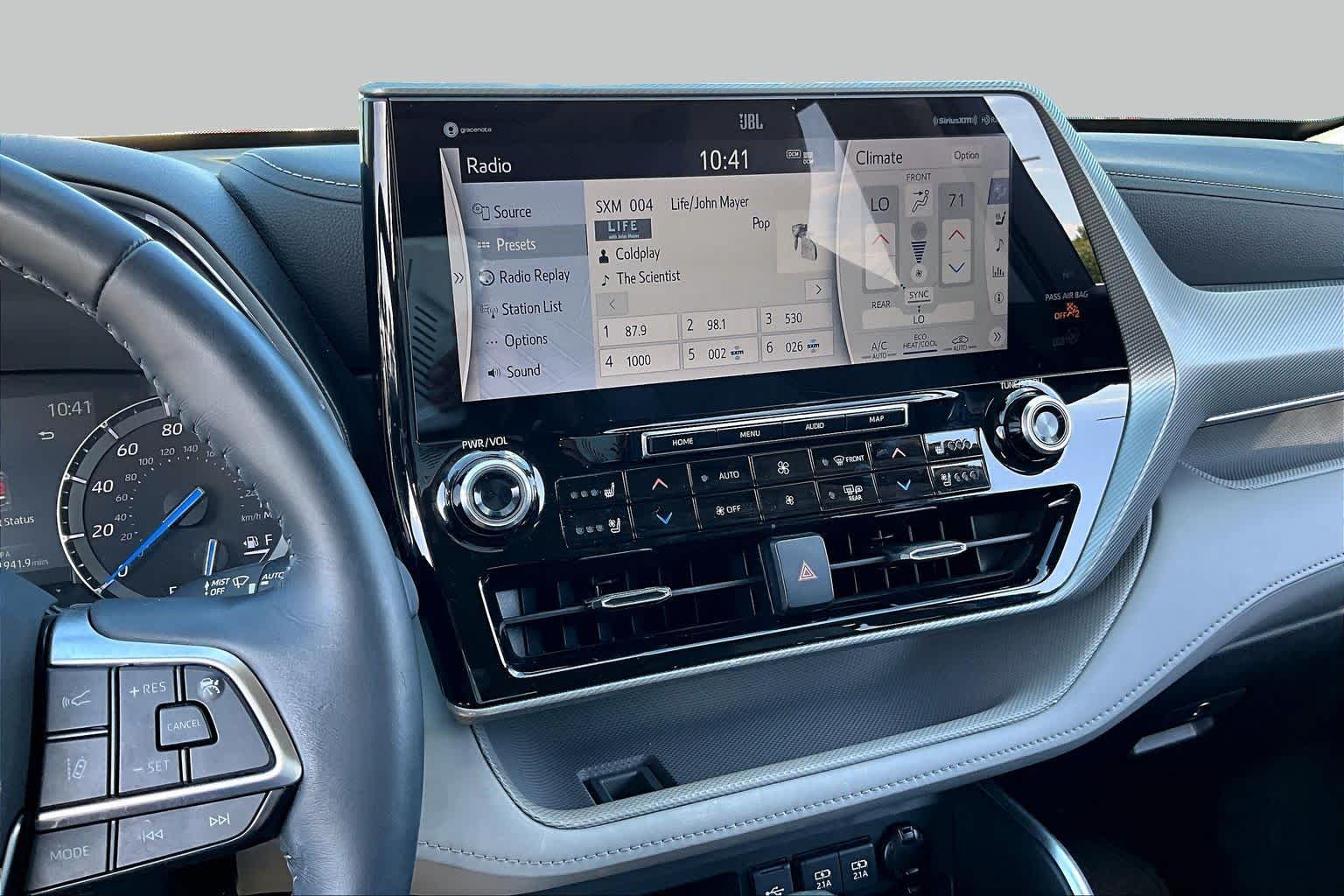 2021 Toyota Highlander photo 6 of 35