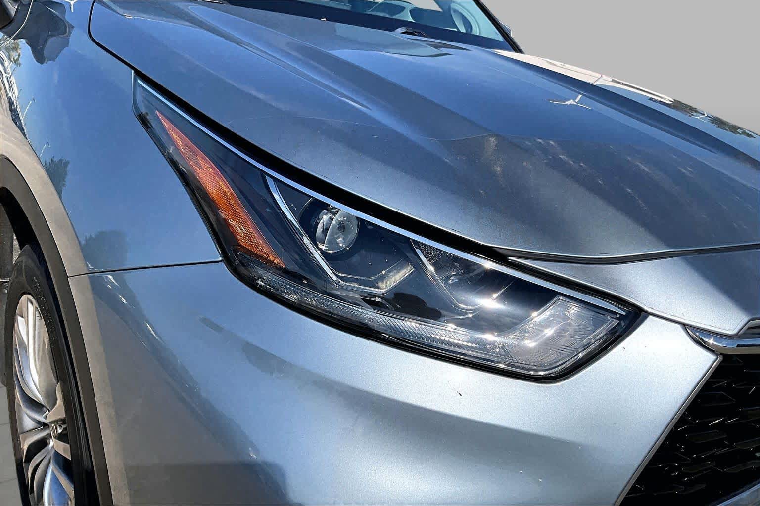 2021 Toyota Highlander photo 26 of 35