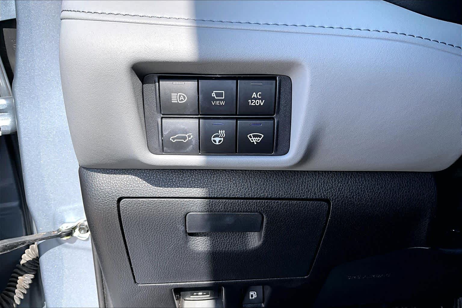 2021 Toyota Highlander photo 34 of 35