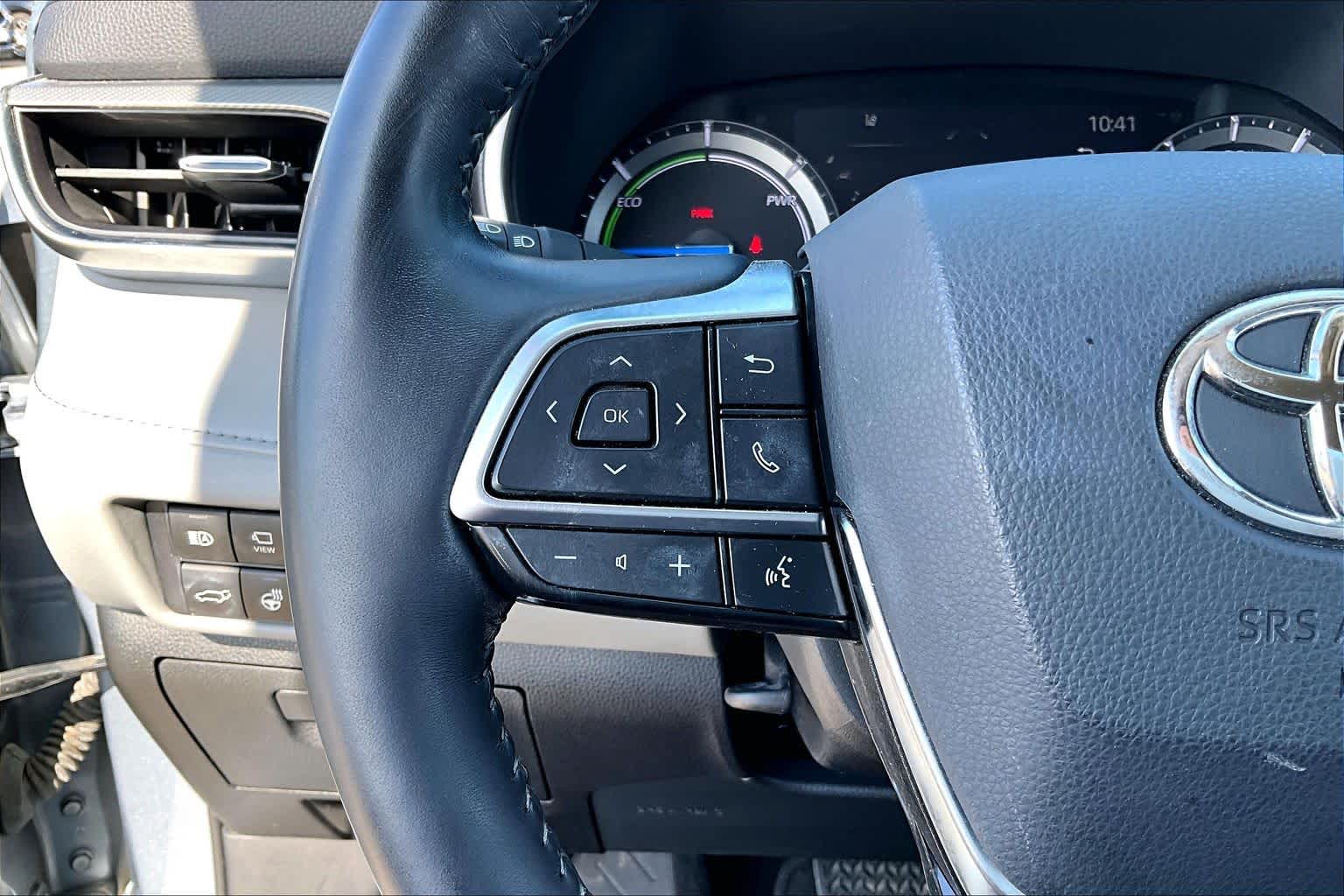 2021 Toyota Highlander photo 22 of 35