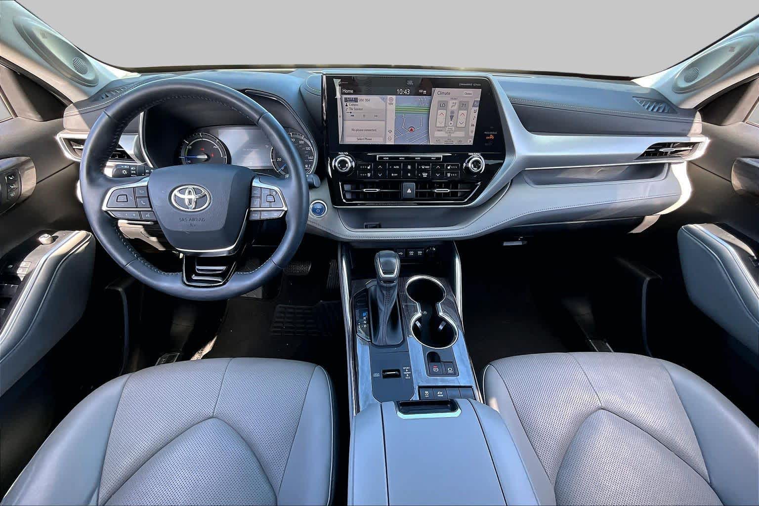 2021 Toyota Highlander photo 14 of 35