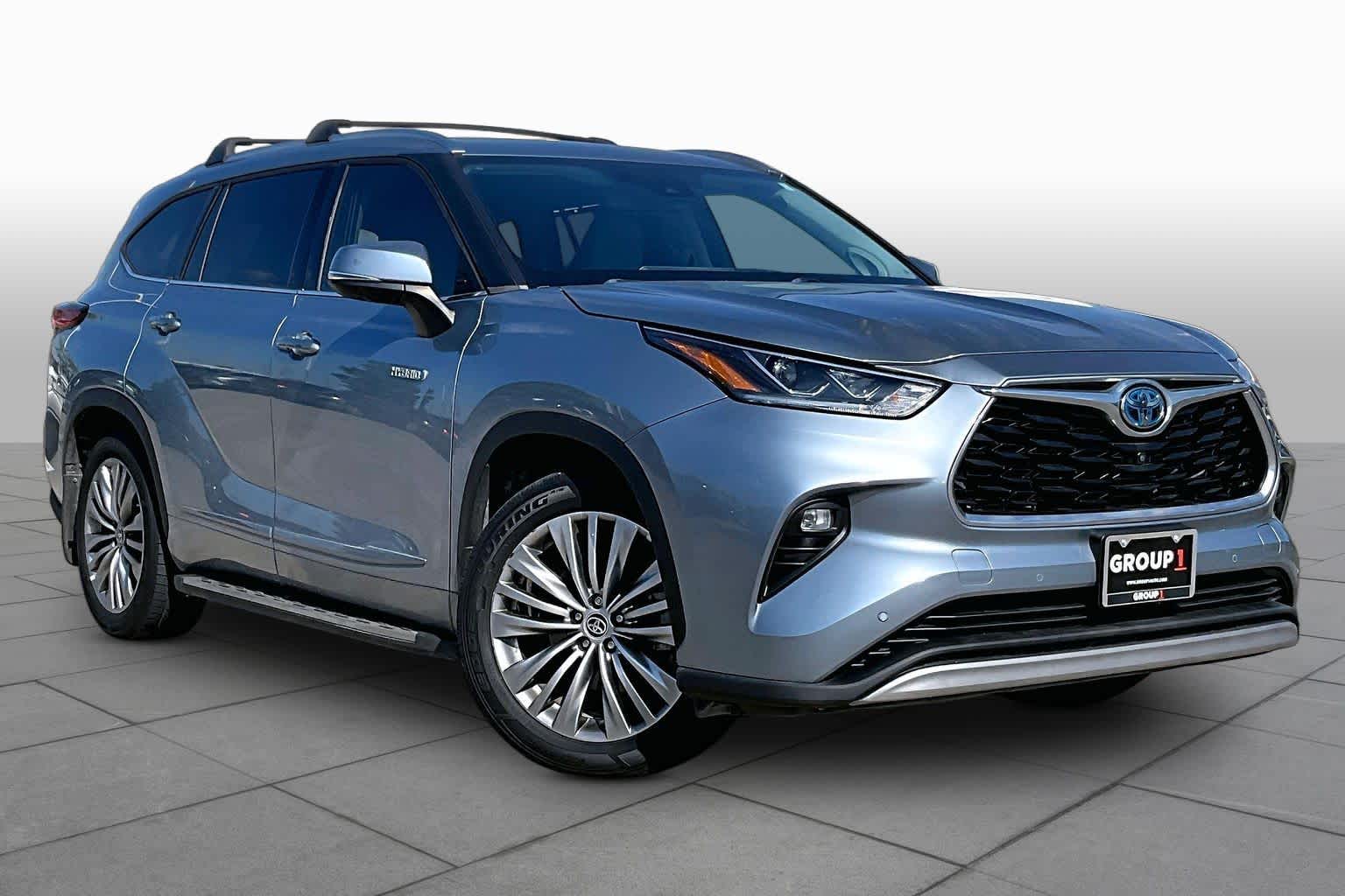 2021 Toyota Highlander photo 3 of 35
