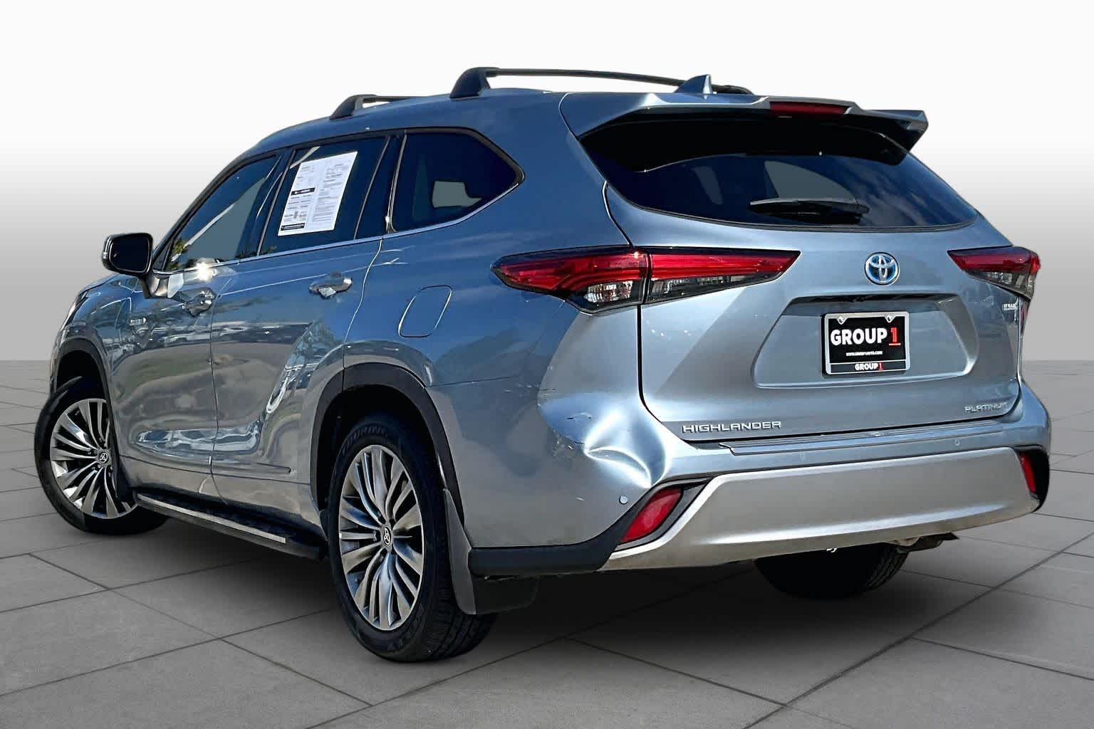2021 Toyota Highlander photo 11 of 35