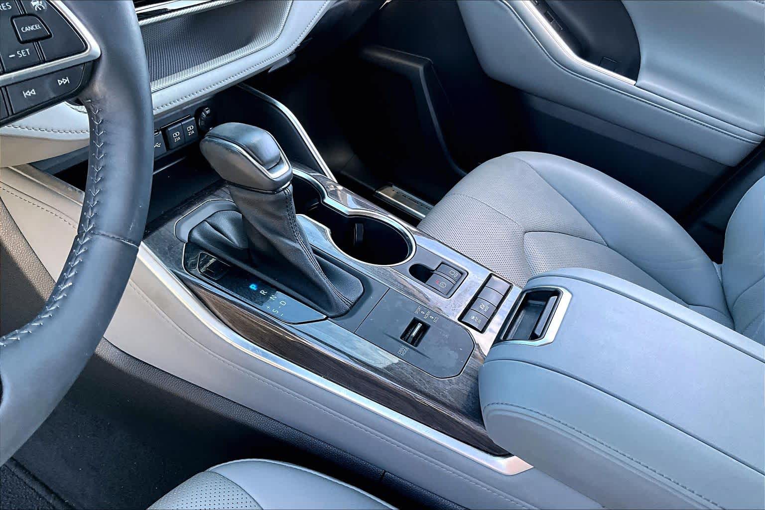 2021 Toyota Highlander photo 15 of 35
