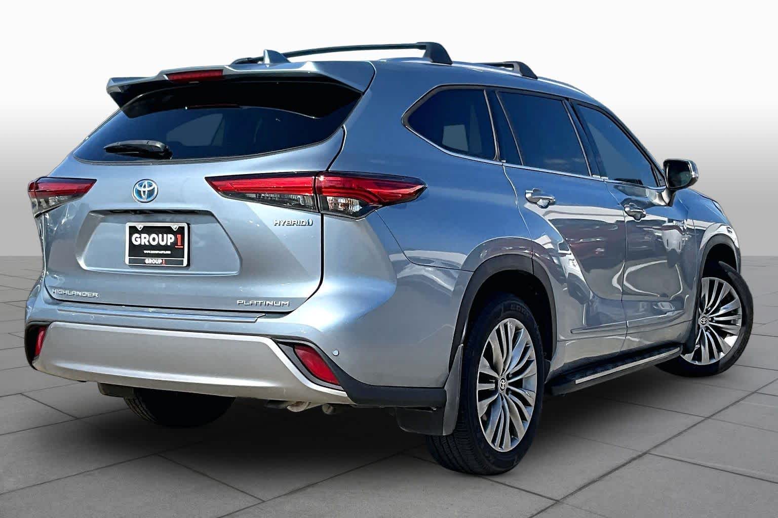 2021 Toyota Highlander photo 12 of 35