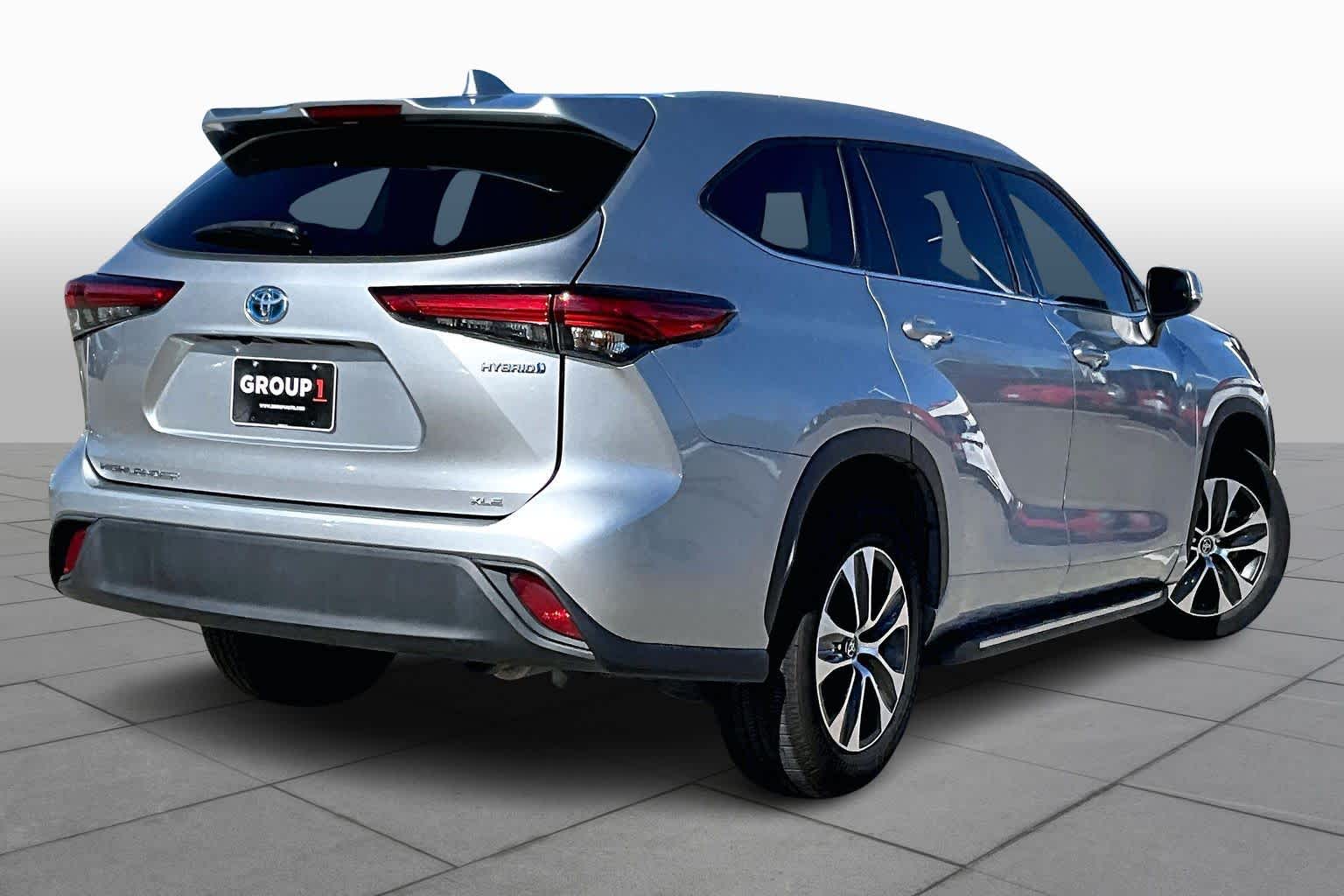 2022 Toyota Highlander Hybrid XLE Celestial Silver Metallic at AutoNation USA Katy