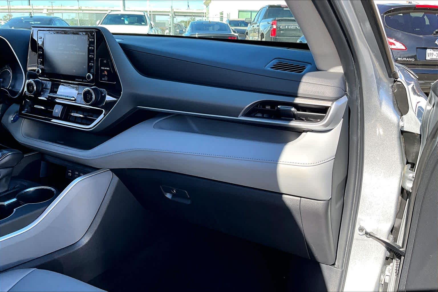 2022 Toyota Highlander Hybrid XLE Celestial Silver Metallic at AutoNation USA Katy