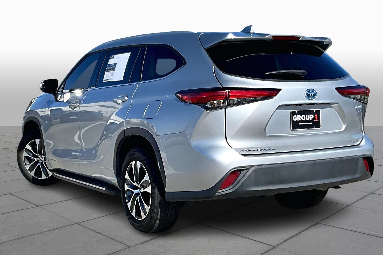 2022 Toyota Highlander Hybrid XLE Celestial Silver Metallic at AutoNation USA Katy