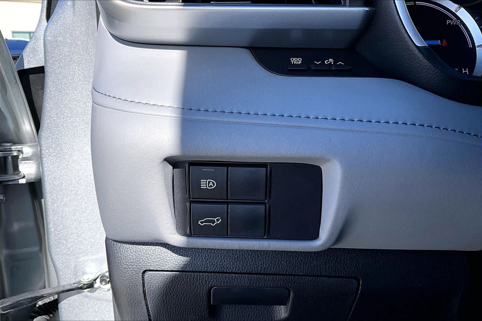 2022 Toyota Highlander Hybrid XLE Celestial Silver Metallic at AutoNation USA Katy