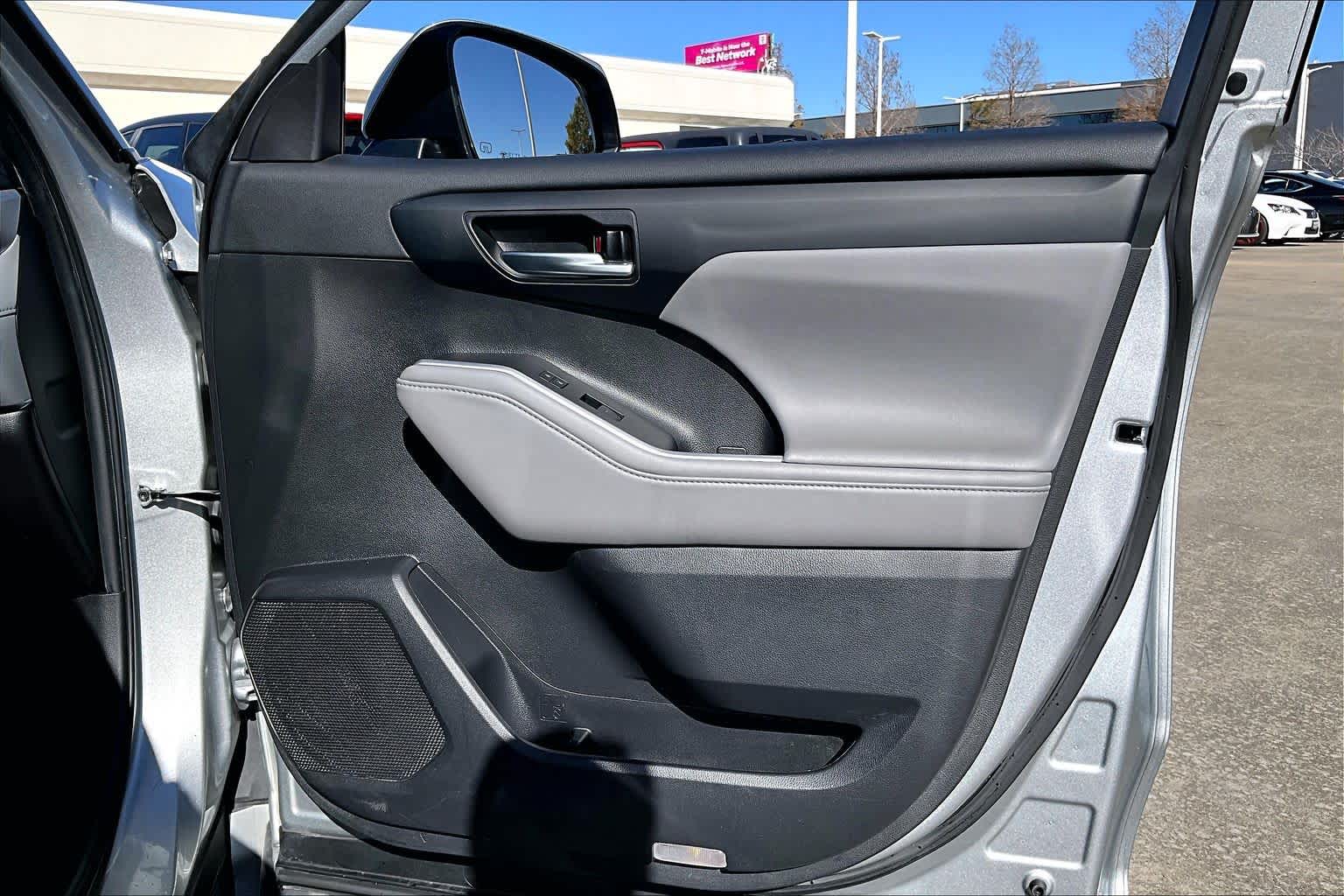 2022 Toyota Highlander Hybrid XLE Celestial Silver Metallic at AutoNation USA Katy