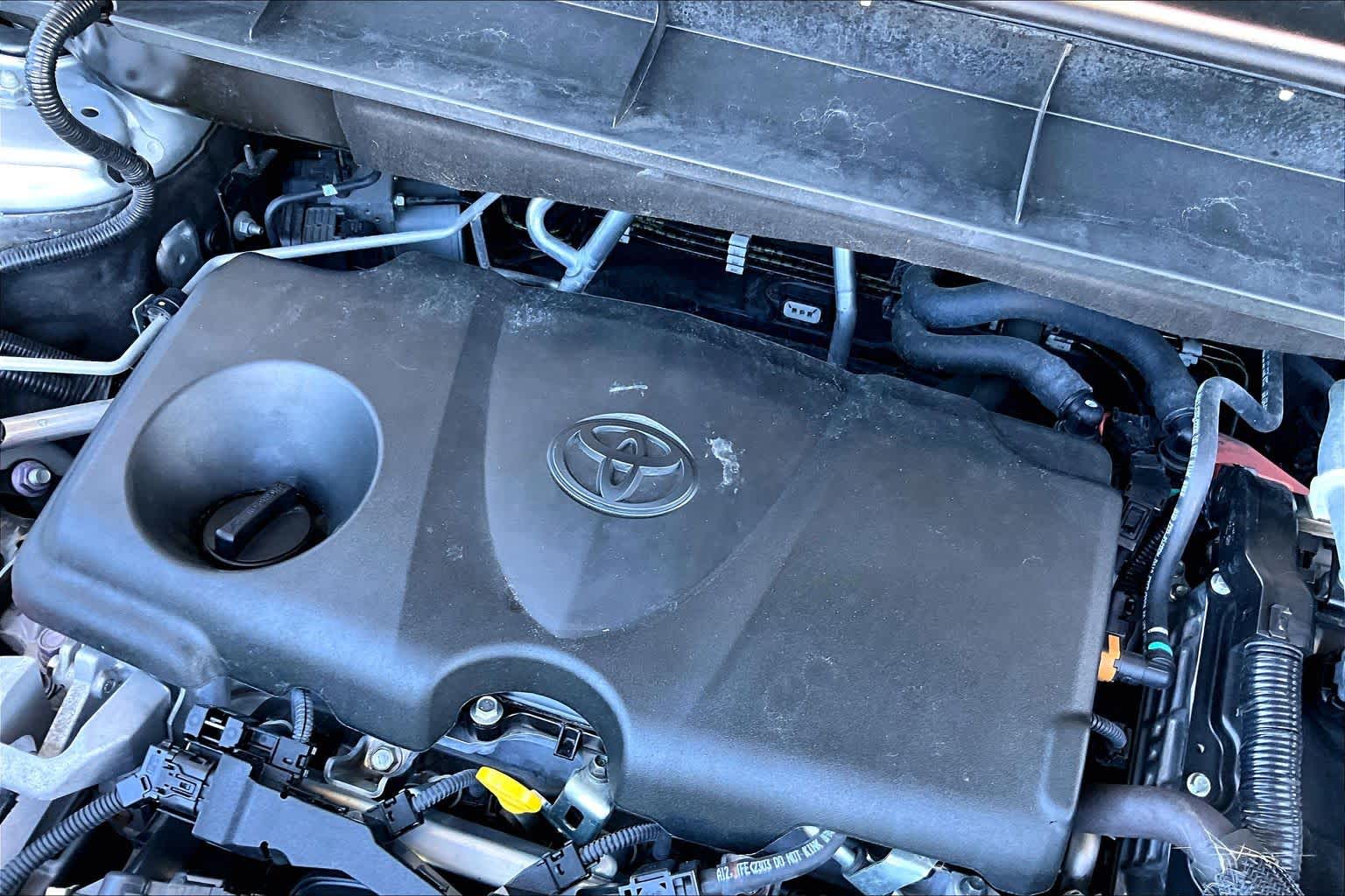 2022 Toyota Highlander Hybrid XLE Celestial Silver Metallic at AutoNation USA Katy