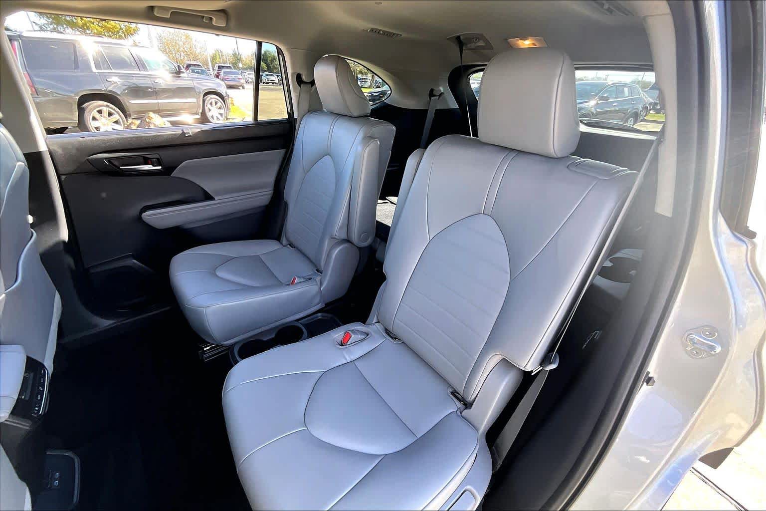 2022 Toyota Highlander Hybrid XLE Celestial Silver Metallic at AutoNation USA Katy