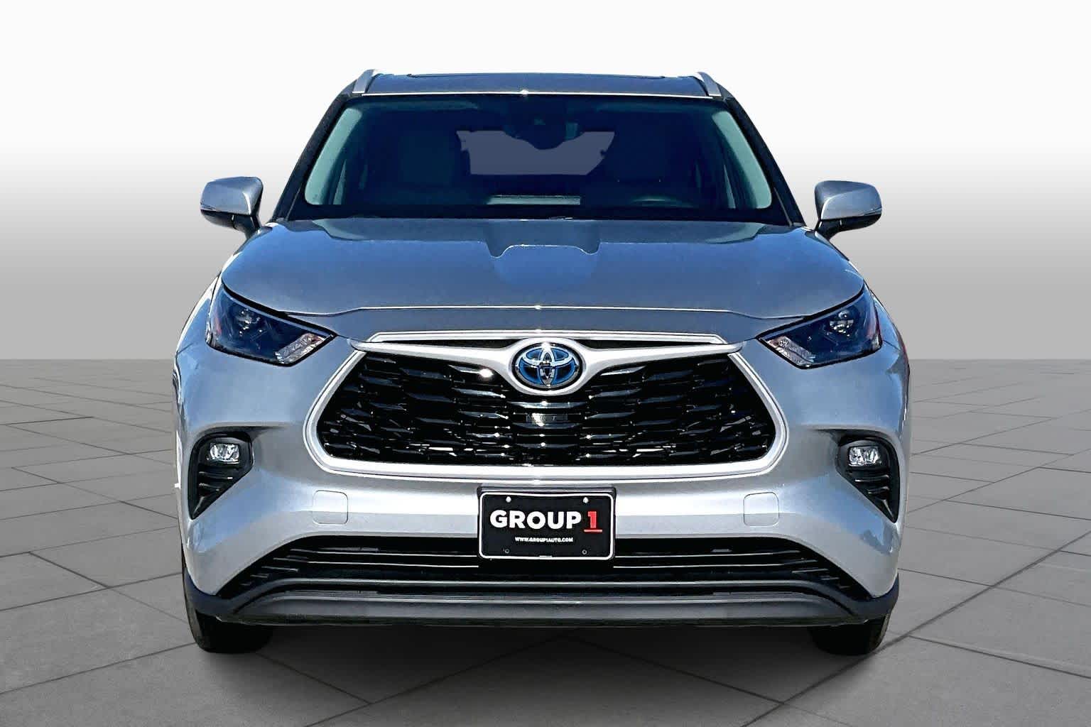 2022 Toyota Highlander Hybrid XLE Celestial Silver Metallic at AutoNation USA Katy