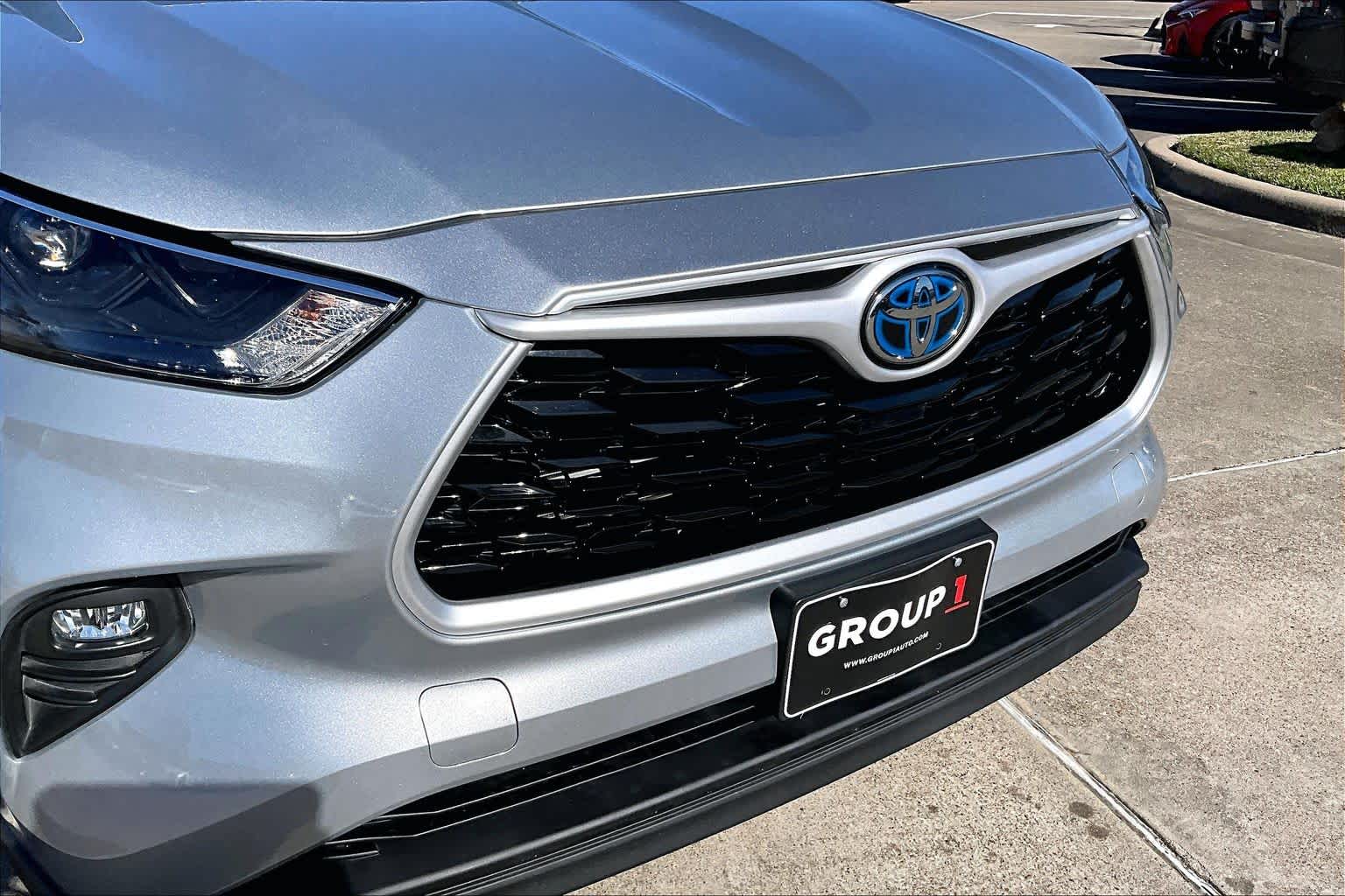 2022 Toyota Highlander Hybrid XLE Celestial Silver Metallic at AutoNation USA Katy