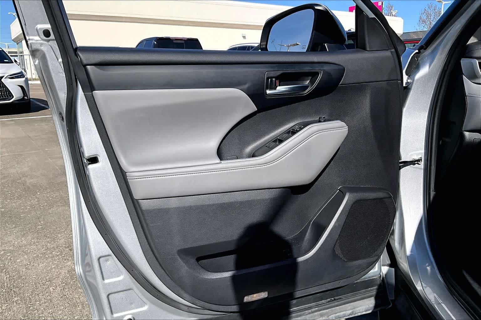 2022 Toyota Highlander Hybrid XLE Celestial Silver Metallic at AutoNation USA Katy