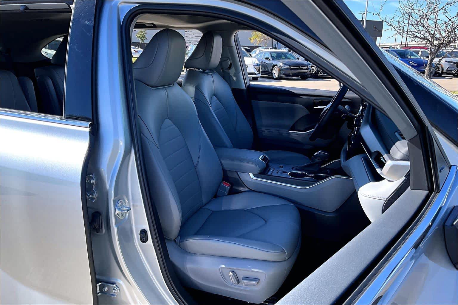 2022 Toyota Highlander Hybrid XLE Celestial Silver Metallic at AutoNation USA Katy