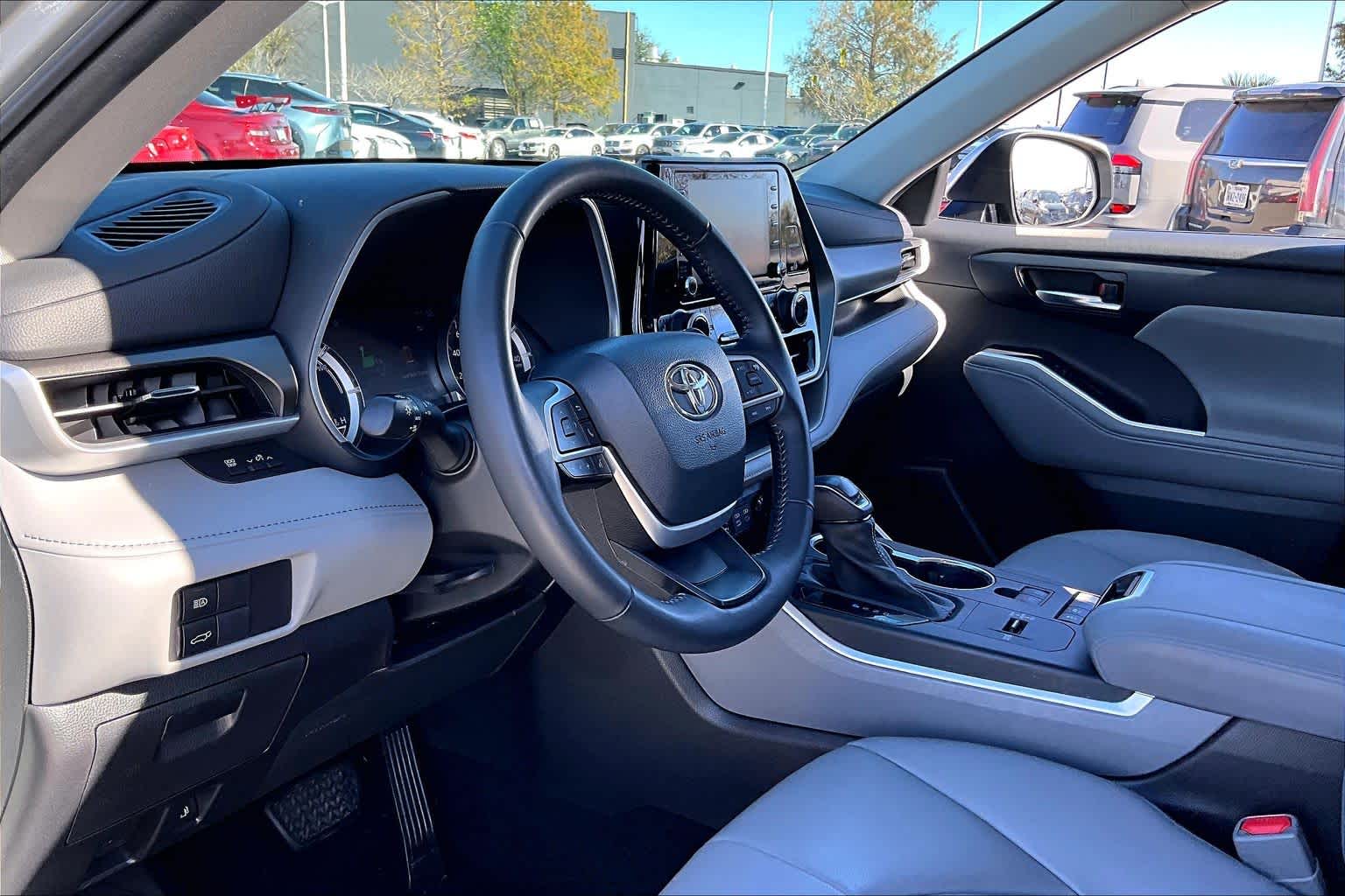 2022 Toyota Highlander Hybrid XLE Celestial Silver Metallic at AutoNation USA Katy