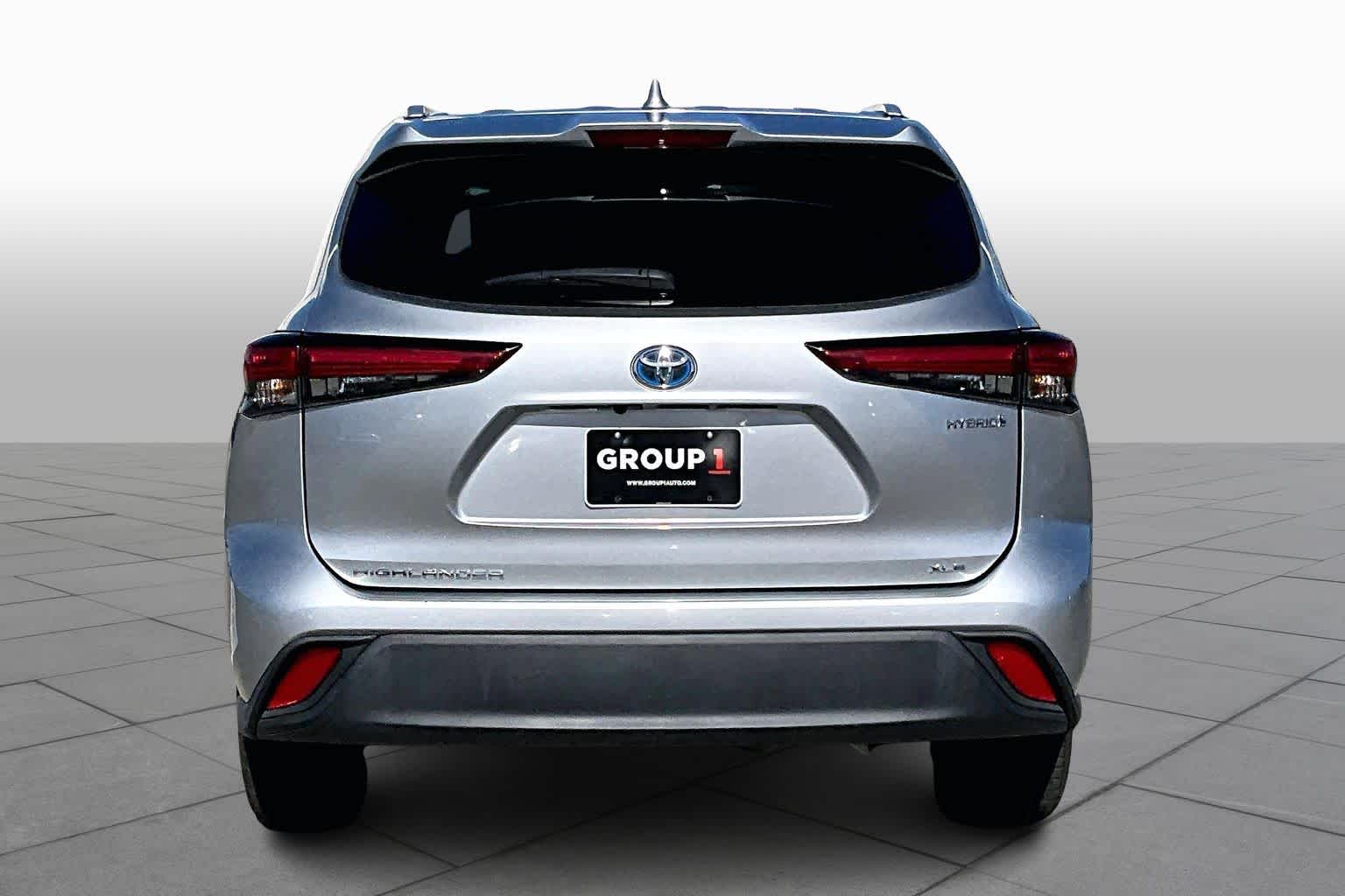 2022 Toyota Highlander Hybrid XLE Celestial Silver Metallic at AutoNation USA Katy