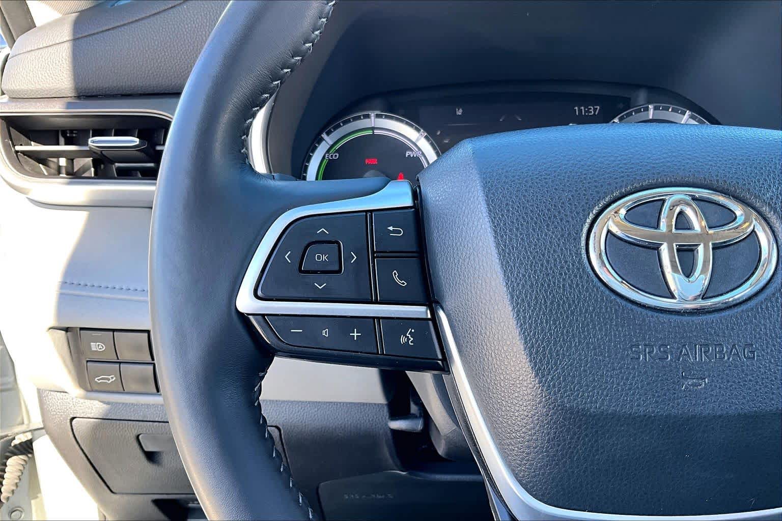 2022 Toyota Highlander Hybrid XLE Celestial Silver Metallic at AutoNation USA Katy