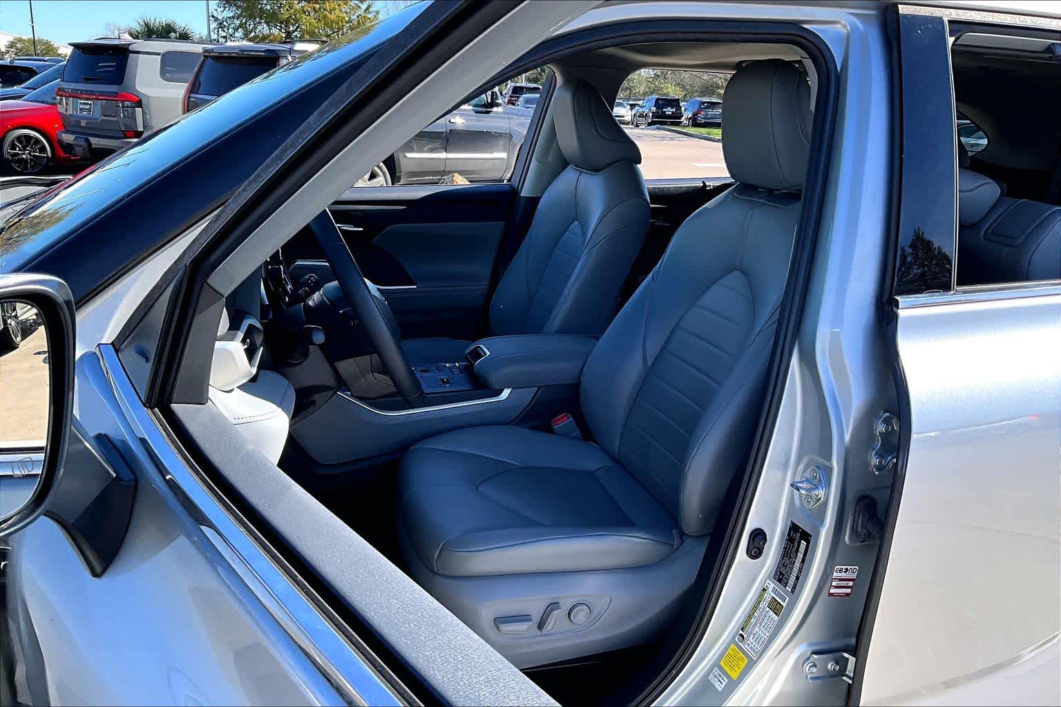 2022 Toyota Highlander Hybrid XLE Celestial Silver Metallic at AutoNation USA Katy