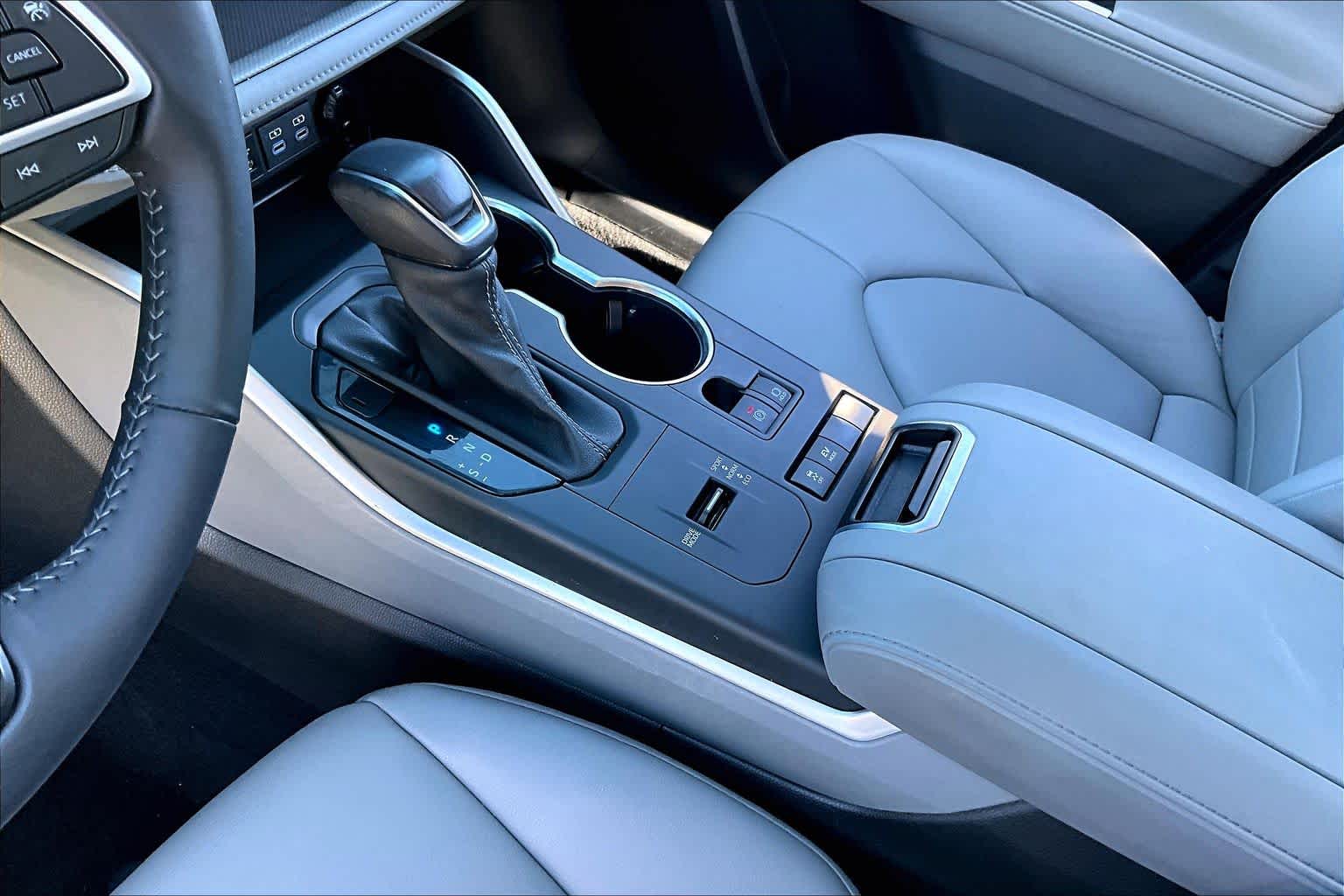 2022 Toyota Highlander Hybrid XLE Celestial Silver Metallic at AutoNation USA Katy