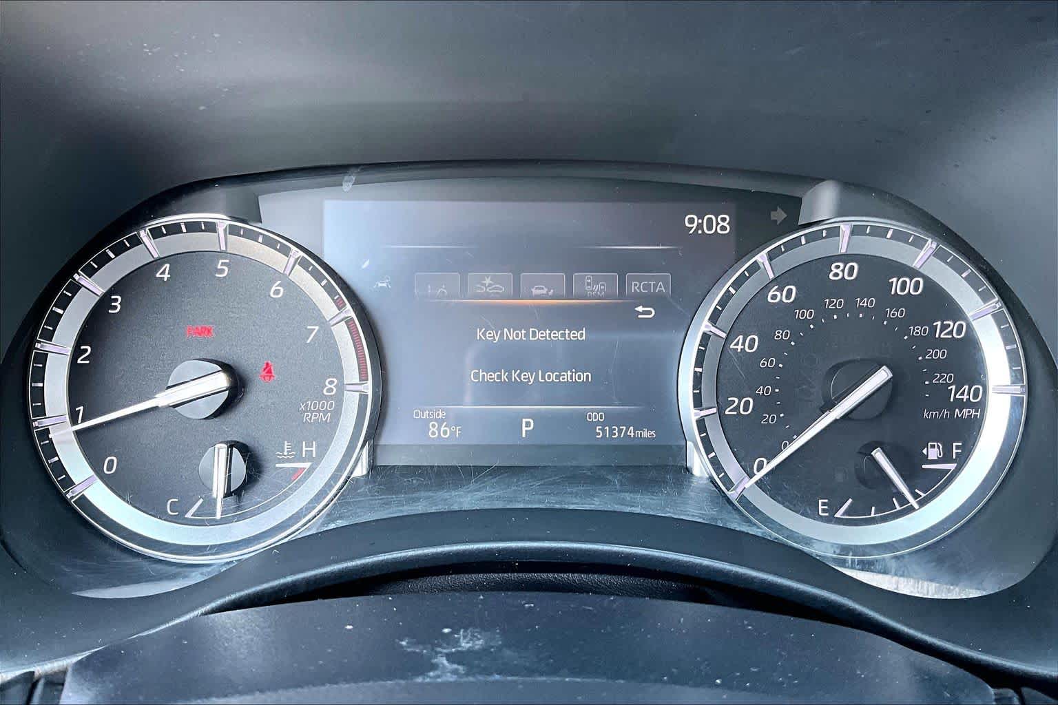 2022 Toyota Highlander XLE Wind Chill Pearl at Beck & Masten Kia