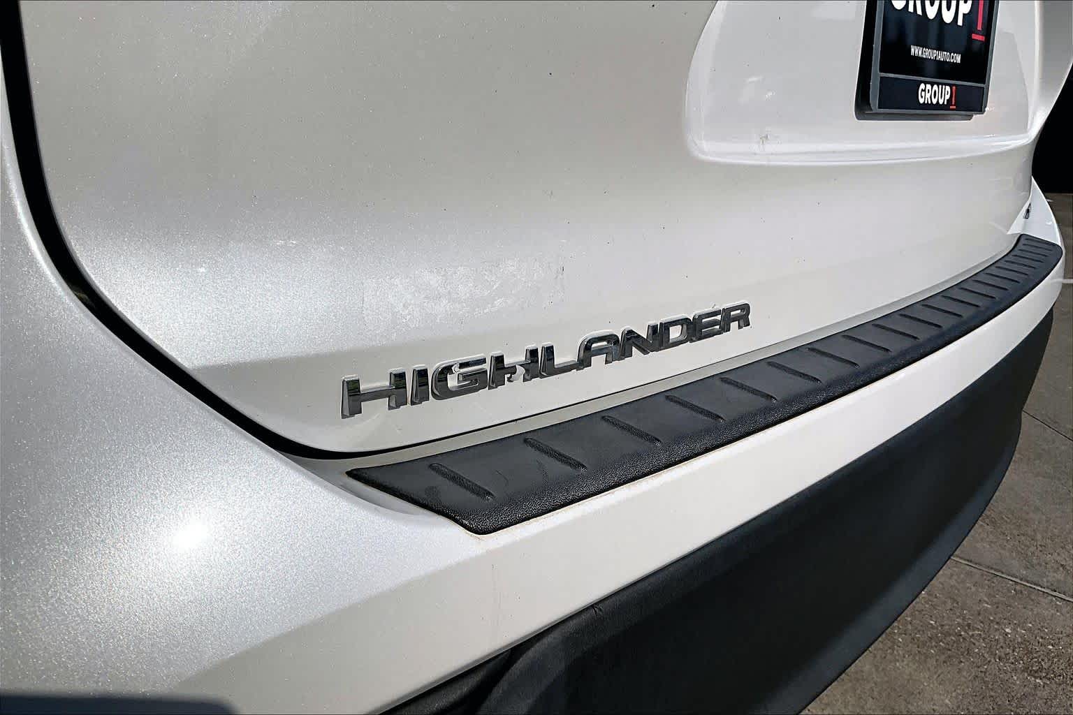 2022 Toyota Highlander XLE Wind Chill Pearl at Beck & Masten Kia