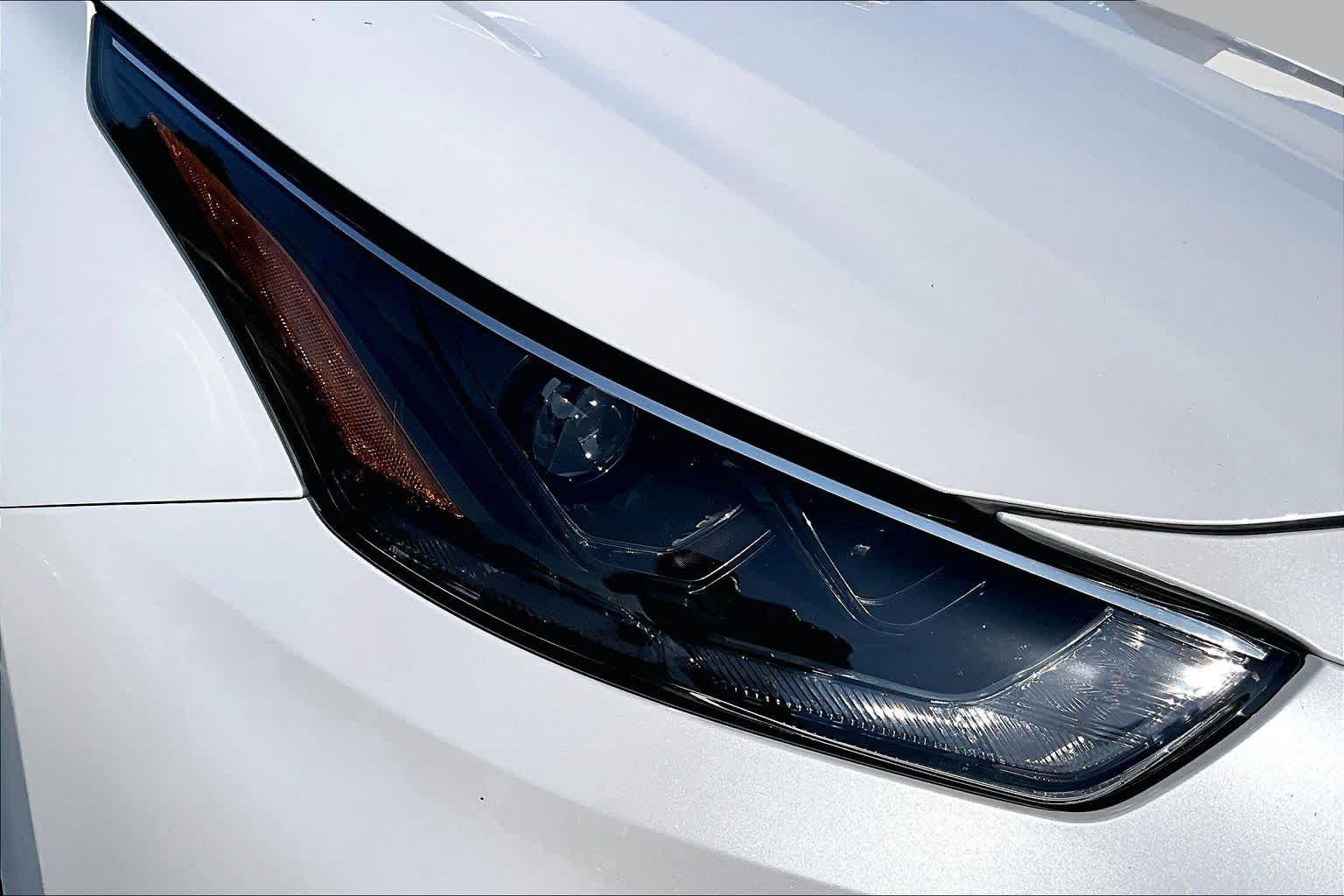 2022 Toyota Highlander XLE Wind Chill Pearl at Beck & Masten Kia