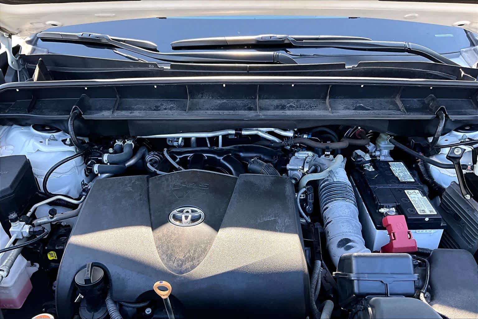 2022 Toyota Highlander XLE Wind Chill Pearl at Beck & Masten Kia