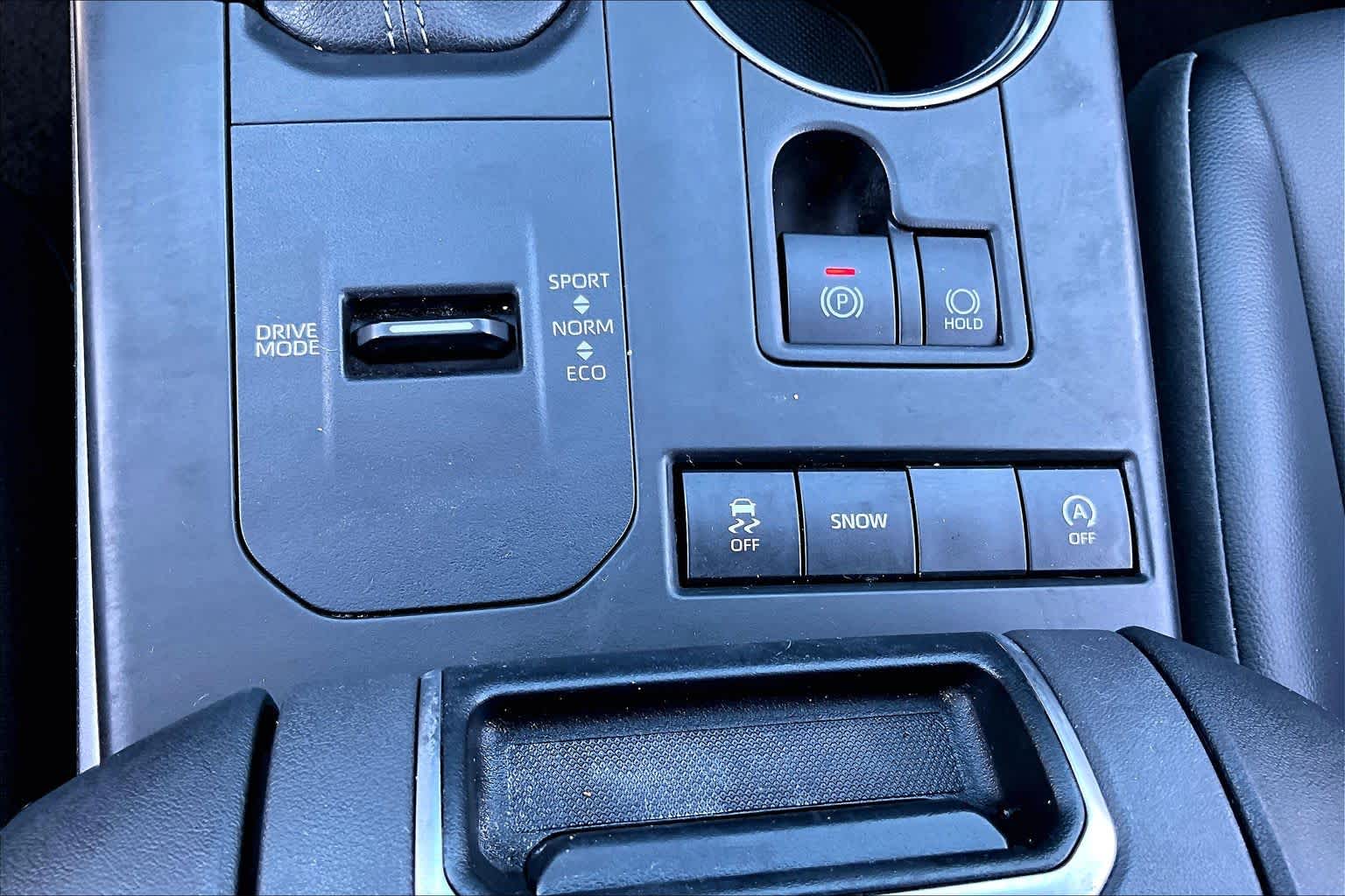 2022 Toyota Highlander XLE Wind Chill Pearl at Beck & Masten Kia