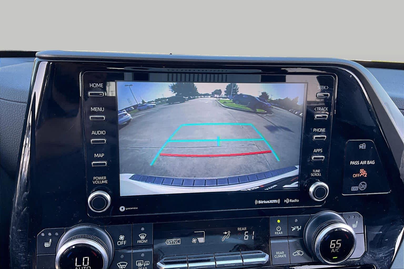 2022 Toyota Highlander XLE Wind Chill Pearl at Beck & Masten Kia
