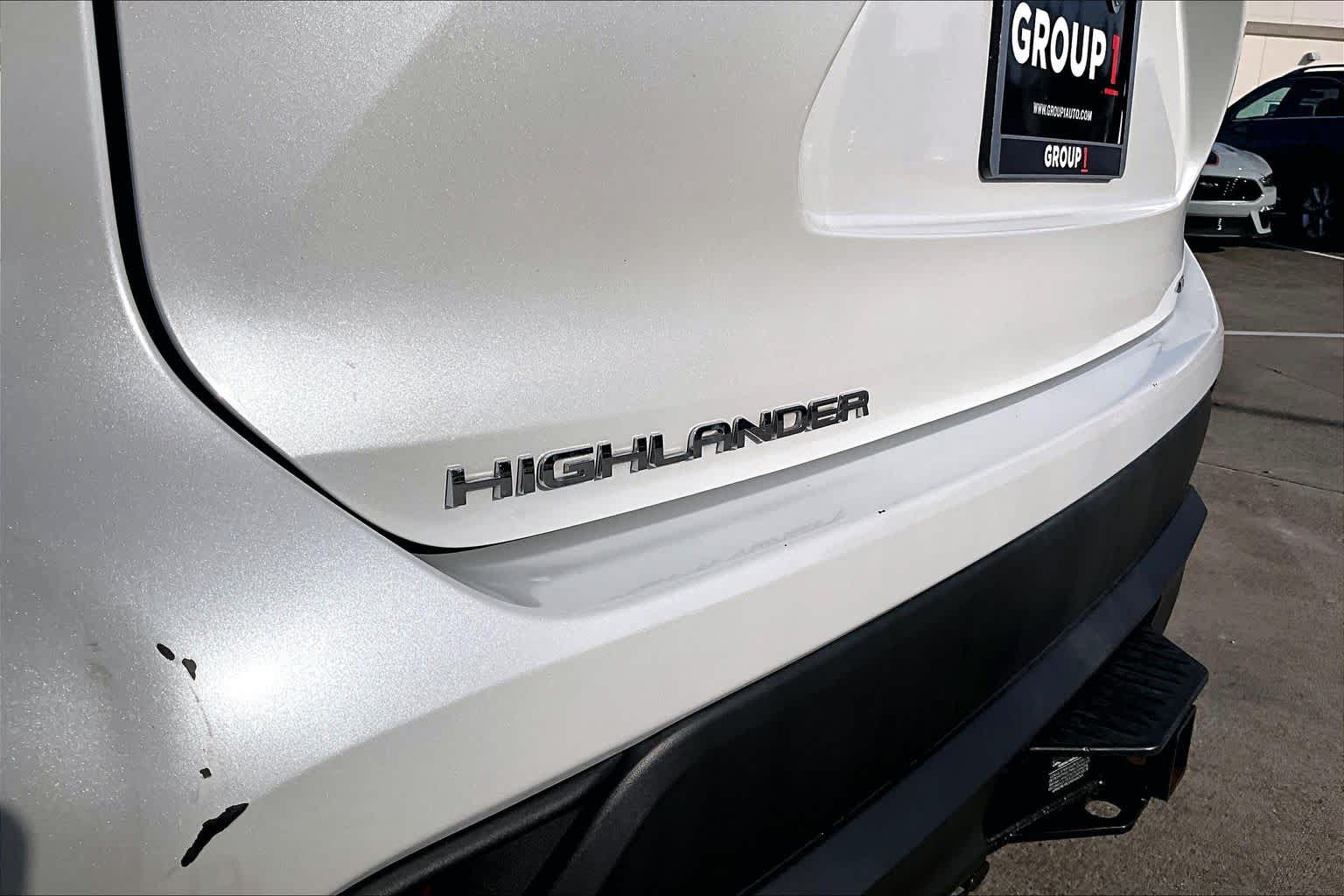 2022 Toyota Highlander XLE Wind Chill Pearl at AutoNation USA Katy