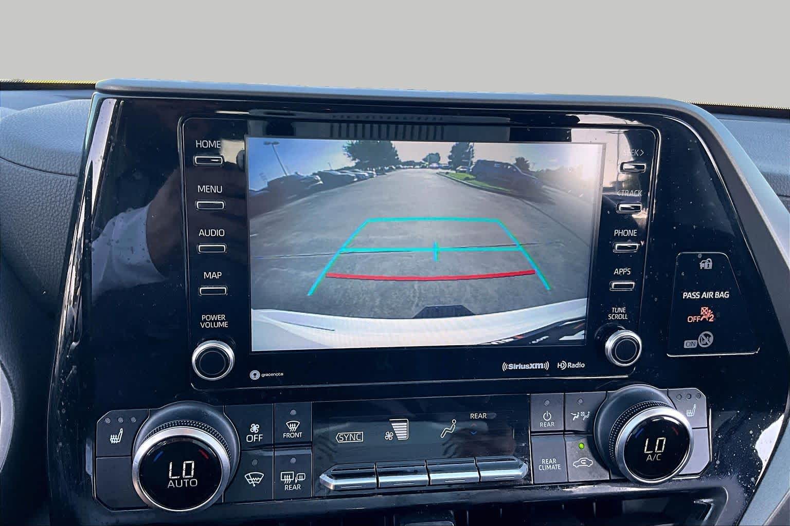2022 Toyota Highlander XLE Wind Chill Pearl at AutoNation USA Katy