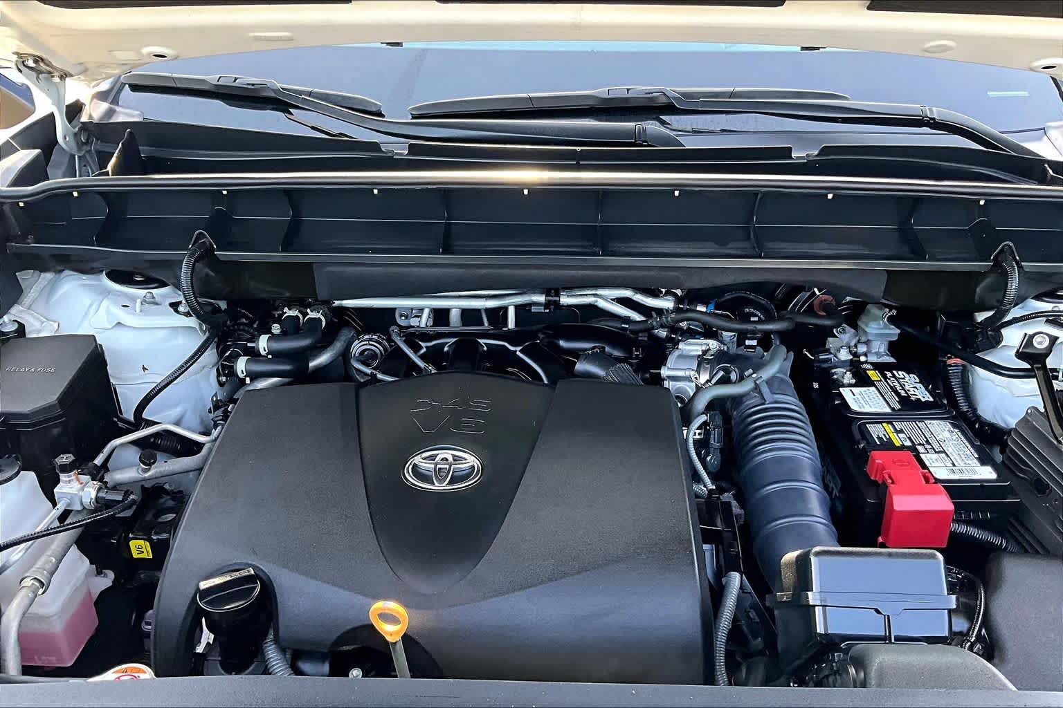 2022 Toyota Highlander XLE Wind Chill Pearl at AutoNation USA Katy
