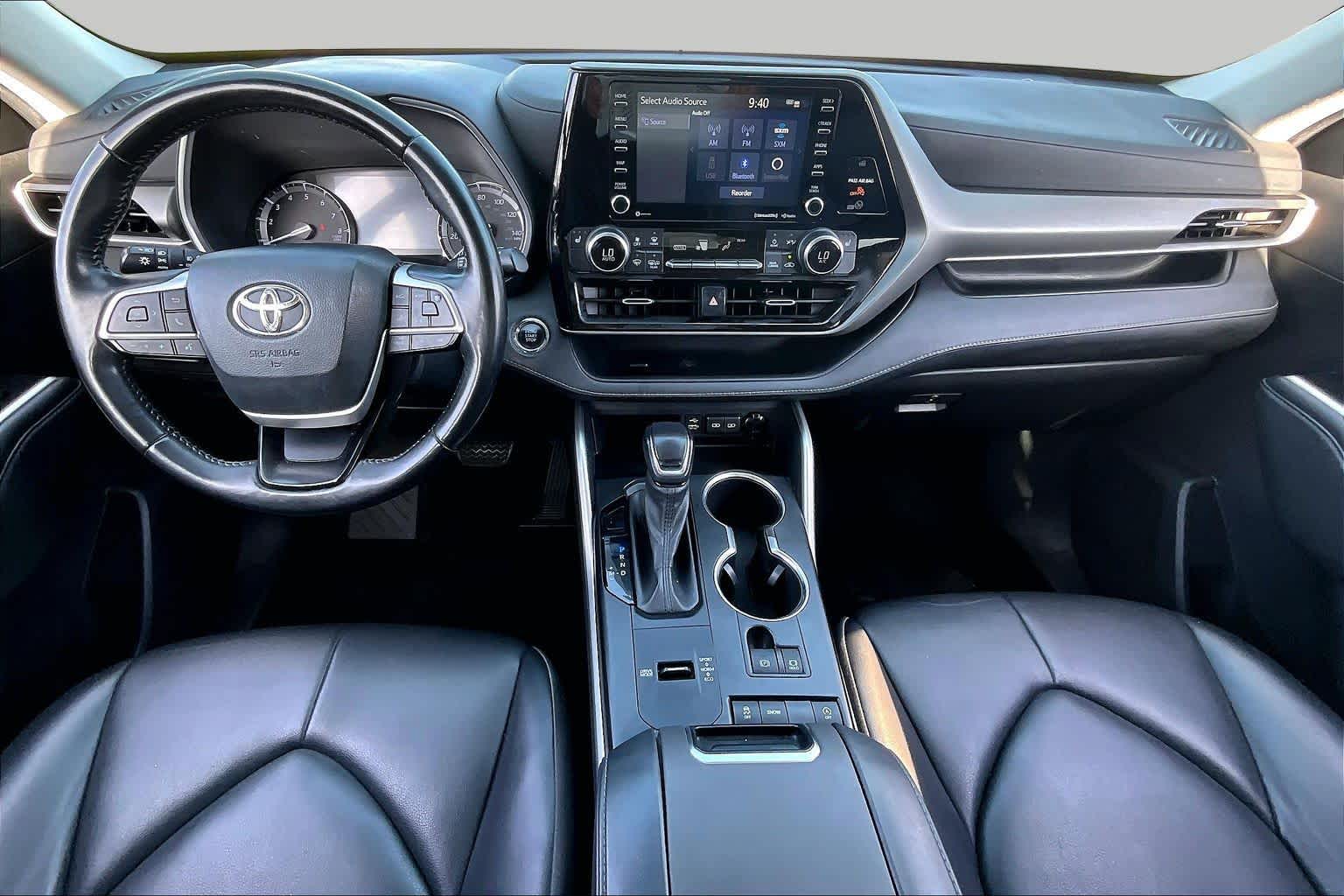 2022 Toyota Highlander XLE Wind Chill Pearl at AutoNation USA Katy