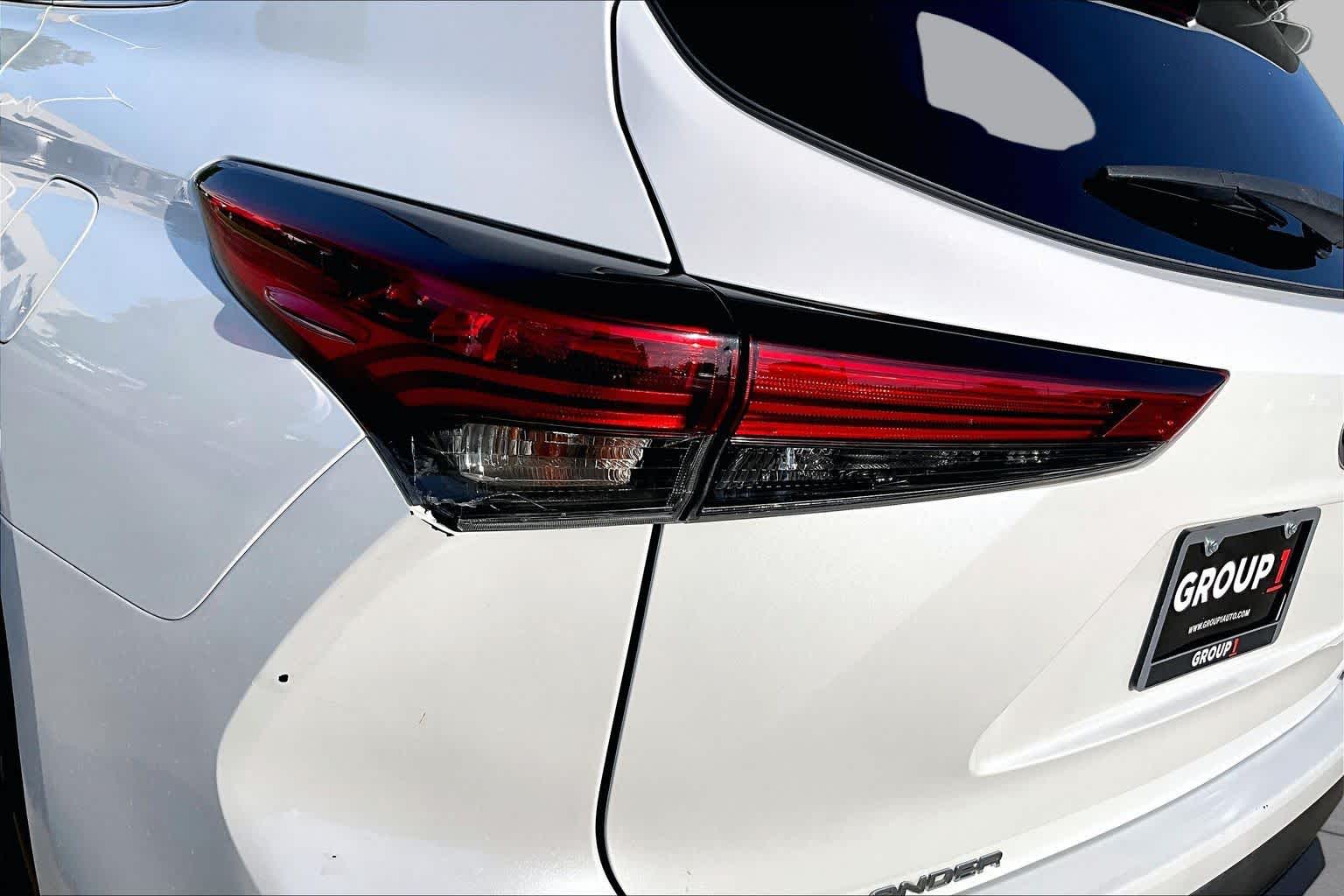 2022 Toyota Highlander XLE Wind Chill Pearl at AutoNation USA Katy